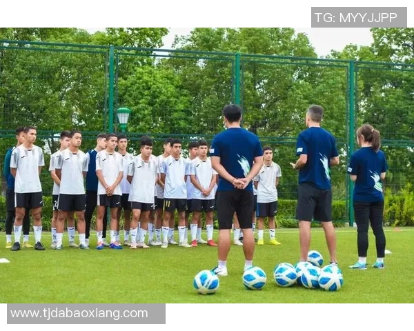 与足球明星同场竞技的梦想之旅体验不一样的激情与挑战